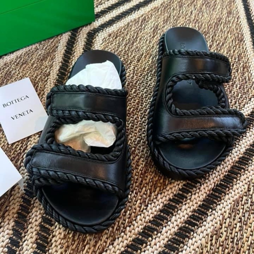 NEW with box, cards and dust bags Bottega Veneta black jack mules 
Size 37